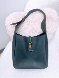 （分類：）位於 。 由 heras.luxury 提交（商品編號 1446972606，圖片 1）。簡介： 。