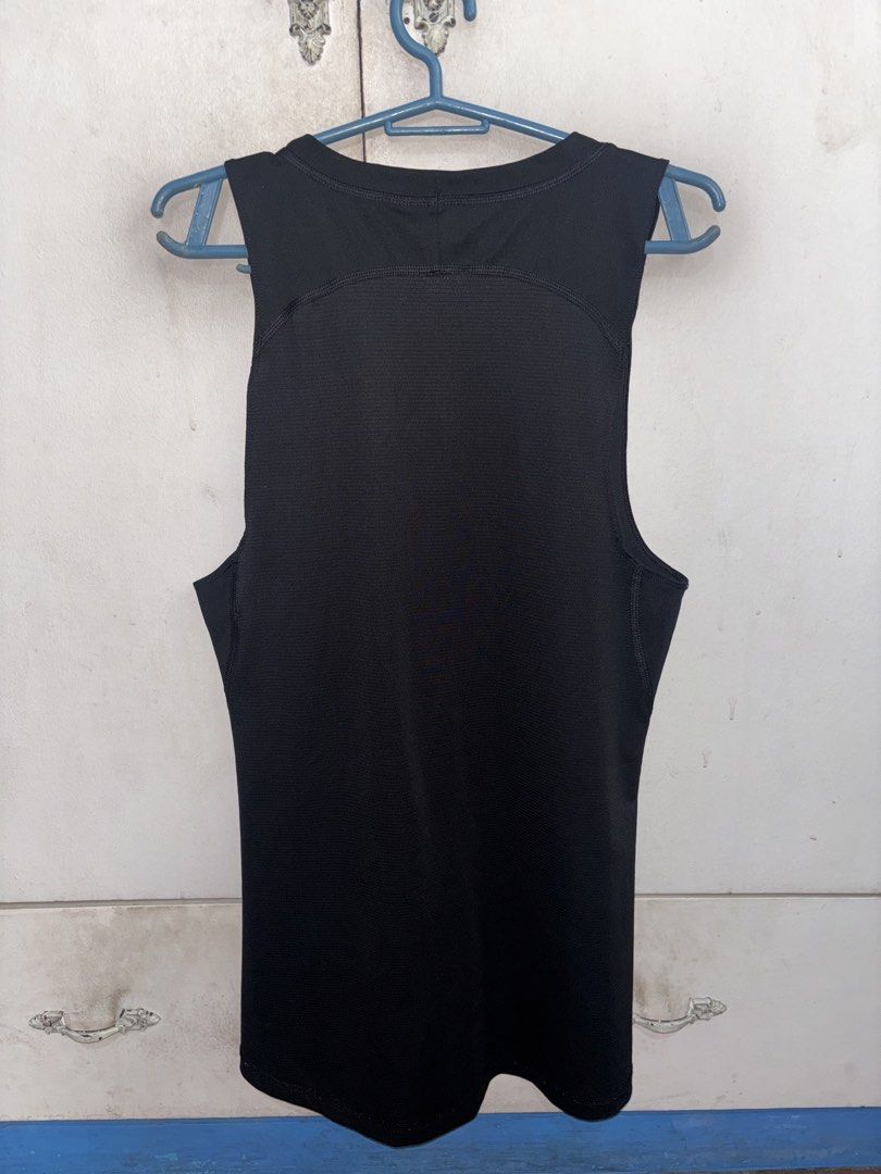 Adidas Techfit Compression Tank Top Men's Size L Black (Category: Activewear) located in Pasig City. Submitted by timmybatoon (Listing ID 1446979763, Image 2). Description: Adidas Techfit Compression Tank Top Size on tag: L Dimensions: 15.5inW x 27.5inL Price: 600 - Black Adidas Techfit compression tank top - ClimaCool fabric for enhanced breathability - Ideal for workouts and sports activities - Size: Large - Condition: Good.