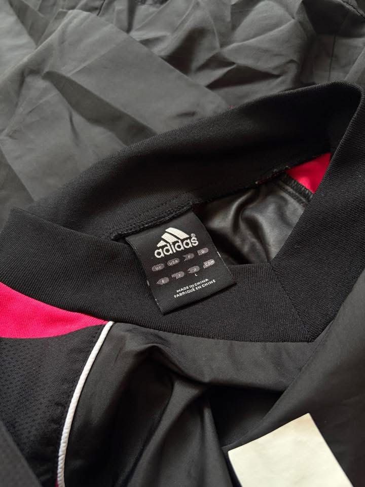 Adidas Windbreaker Jacket Black Pink White Logo (Category: Coats, Jackets and Outerwear) located in Naic. Submitted by pompompvrin (Listing ID 1447074527, Image 2). Description: 58W × 72L cm.