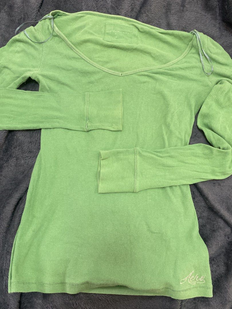 aeropostale green y2k scooped sweater (Category: Longsleeves) located in Manila. Submitted by barkingpuppy (Listing ID 1446945465, Image 1). Description: Green ribbed long sleeve top authentic aeropastale very classic great for layering thin yet durable no flaws.