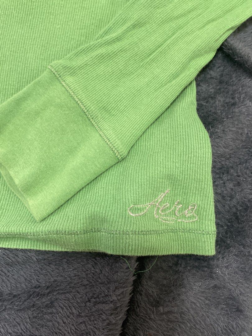 aeropostale green y2k scooped sweater (Category: Longsleeves) located in Manila. Submitted by barkingpuppy (Listing ID 1446945465, Image 2). Description: Green ribbed long sleeve top authentic aeropastale very classic great for layering thin yet durable no flaws.