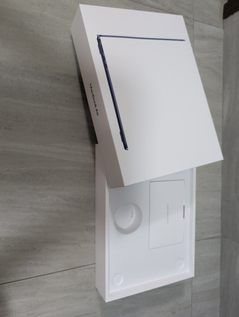 Apple MacBook Air M3 Box with Inserts