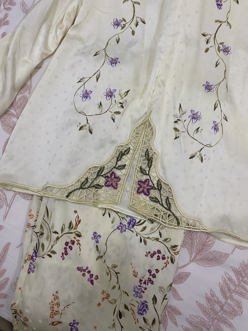 Ariani (Category: Baju Kurung & sets) located in Kuala Lumpur. Submitted by qaqaiyka (Listing ID 1447074351, Image 3). Description: New with tagged..