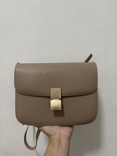 (Kategori: ) berada di . Dikirim oleh by.jesnamira (ID iklan 1446961048, Gambar 1). Deskripsi: .