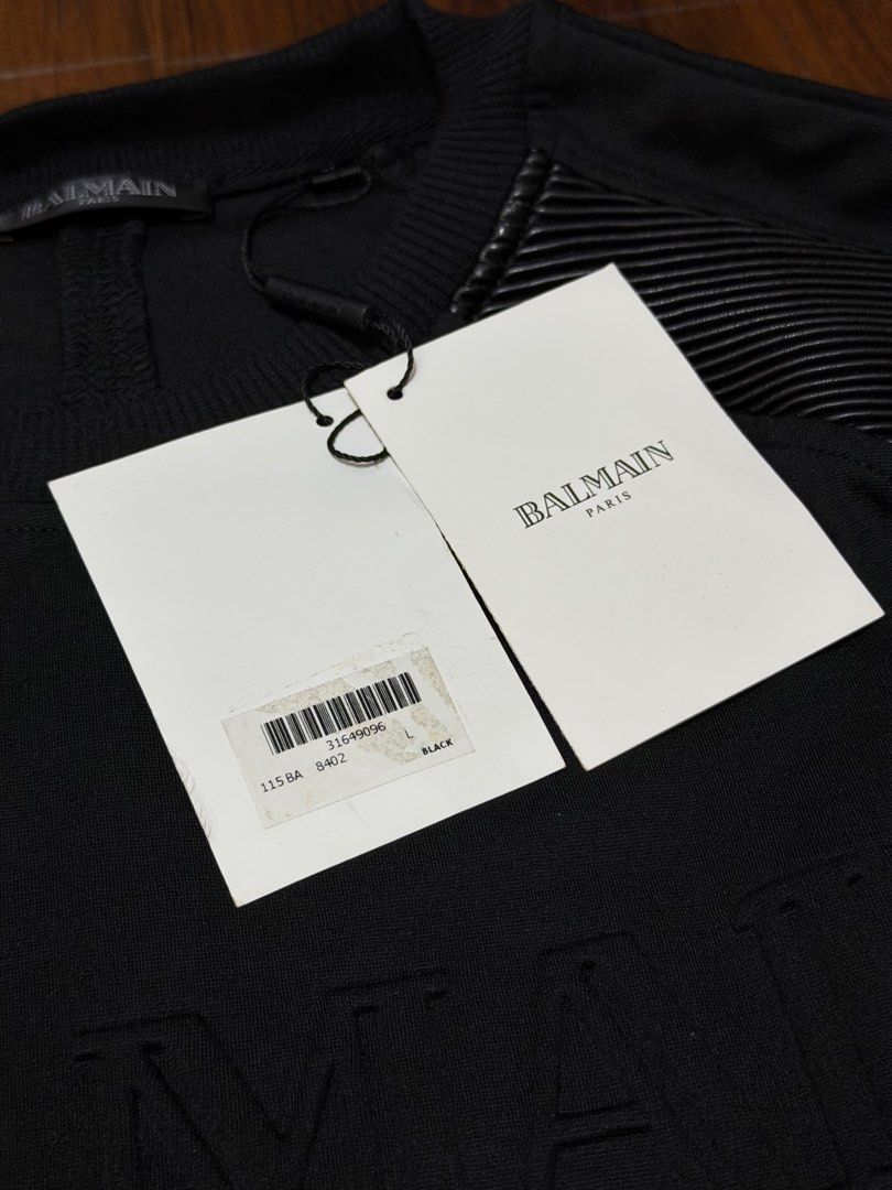 Authentic Brandnew Balmain Sweatshirt Longsleeves (Category: Luxury Apparel) located in Paranaque City. Submitted by decluttering.rightnow (Listing ID 1447056804, Image 3). Description: PLEASE READ ALL THE DETAILS THOROUGHLY ⚠️ Brand: Balmain Item: Sweatshirt / Longsleeves Size on Tag: Large Width: 22” Length: 28” Issue: None Condition: Brandnew complete with tags and plastic Note: Personal item bought brand new not thrifted Terms & Conditions * 