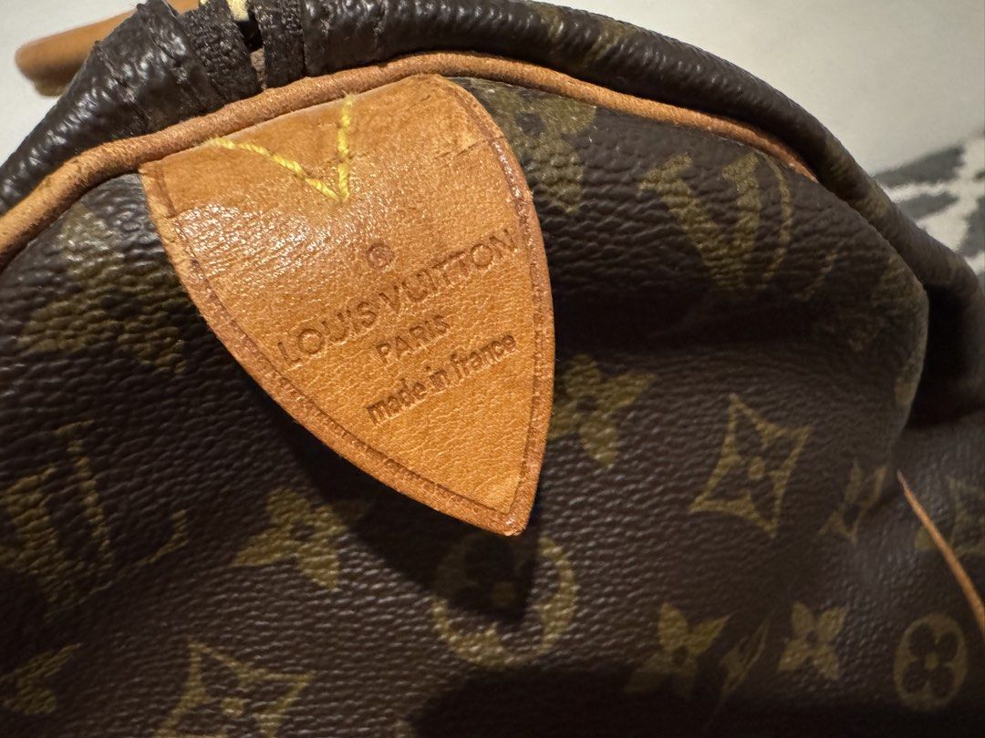 AUTHENTIC Louis Vuitton Monogram Speedy 40 (Category: Luxury Bags & Wallets) located in Pasig City. Submitted by acffashion31 (Listing ID 1446958075, Image 2). Description: AUTHENTIC Lv Speedy 40 - Classic Louis Vuitton Speedy Bag - Monogram Canvas - Vachetta Leather Trim and Handles - Zipper Closure - Made in France - Shows some signs of wear on leather and handles but still excellent condition -Money back guaranteed if proven fake.