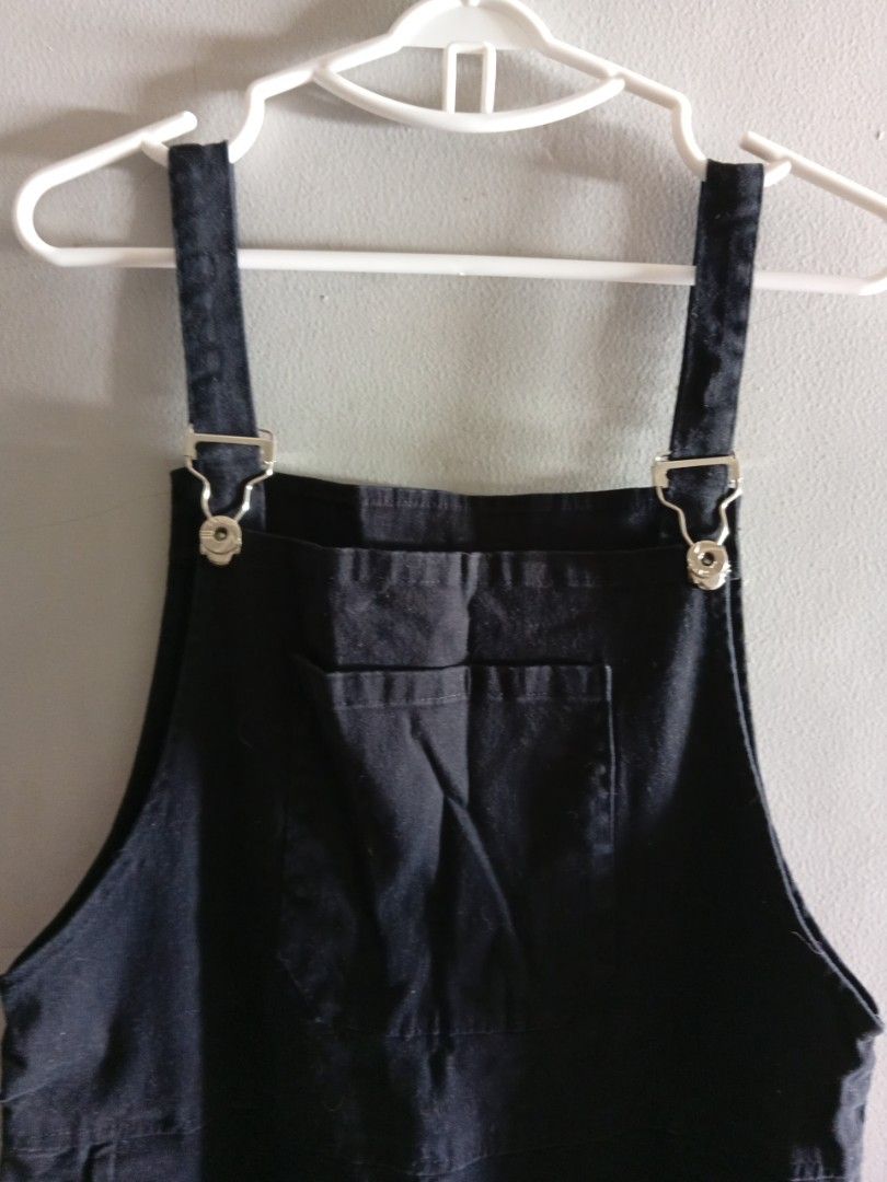 Baju kodok bahan denim halus warna hitam (Kategori: Jumpsuits) berada di Jakarta Pusat. Dikirim oleh sunflower0202 (ID iklan 1446980933, Gambar 2). Deskripsi: LD 88 PJ 118 lingkar paha 50 no minus.