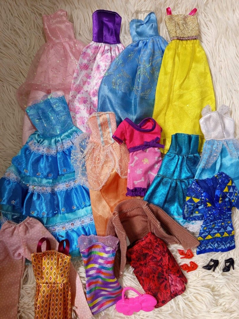 Barbie bundle sale (Category: Kids Toys) located in Iloilo. Submitted by cezminishop (Listing ID 1446919197, Image 3). Description: 8pcs All Mattel Barbie -no crack neck -with 15pcs barbie clothes for free -for take all npo for 2000 -decluttering some of my barbie....