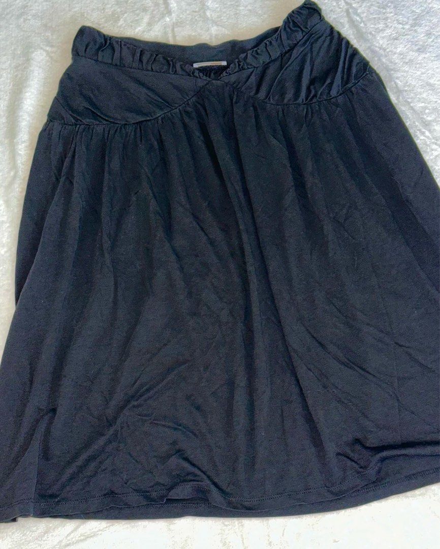 black flowy tube top (Category: Blouses) located in Las Pinas. Submitted by cccurations (Listing ID 1447029064, Image 3). Description: 🔖 black flowy tube top 🪡 brand: cacharel 🪡 length: 24” 🪡 bust: 28” 🪡 zipper on the side 🪡 can be used as a skirt as well! 🔖 ₱150 🔖 comment “mine” to get the item! 🔖 comment “next” if you’re willing to get the item when the first miner failed to send their order form or settle the payment on time..