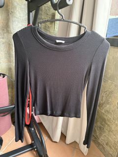 (Category: ) located in . Submitted by clearingwardrobetime (Listing ID 1446973665, Image 1). Description: .