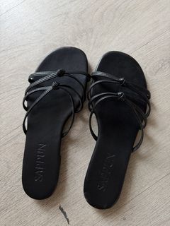 (Category: ) located in . Submitted by aewardrobe (Listing ID 1447065972, Image 1). Description: .