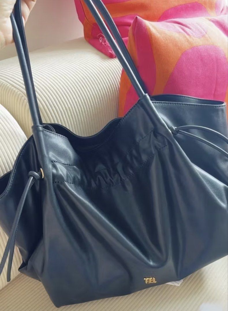 Black Sometime Mandu Shoulder Bag (Big) (Category: Tote Bags) located in Kajang. Submitted by myrapika (Listing ID 1447043550, Image 2). Description: - Brand: Sometime - Material: Black Leather - Style: Tote Bag - Closure: Gathered top with drawstring - Straps: Two shoulder straps - Interior: Gold logo detail - Features: Spacious, ideal for daily essentials.