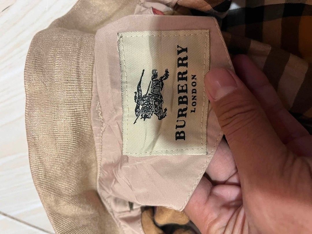Burberry Bomber jacket (Category: Activewear) located in Manila. Submitted by bibiiii131998 (Listing ID 1447019627, Image 3). Description: Burberry Bomber jacket Details W22 L26 large on tag fit to med 850 loc. baclaran pq.