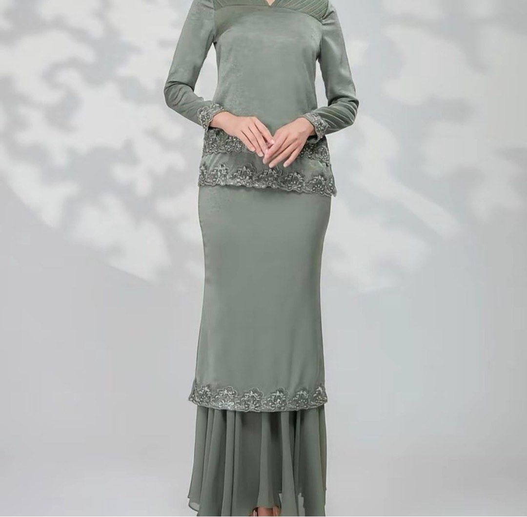 Clasa RTW (Category: Baju Kurung & sets) located in Shah Alam. Submitted by prelovedmurah7 (Listing ID 1447047416, Image 1). Description: Tak pakai lagi, masi ada tag harga .
