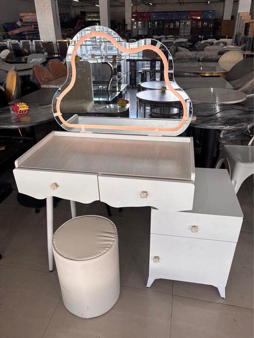 Cloud Vanity Dresser Set SALE (Category: Tables & Sets) located in Valenzuela. Submitted by hilaryyy25_ (Listing ID 1447091290, Image 1). Description: .
