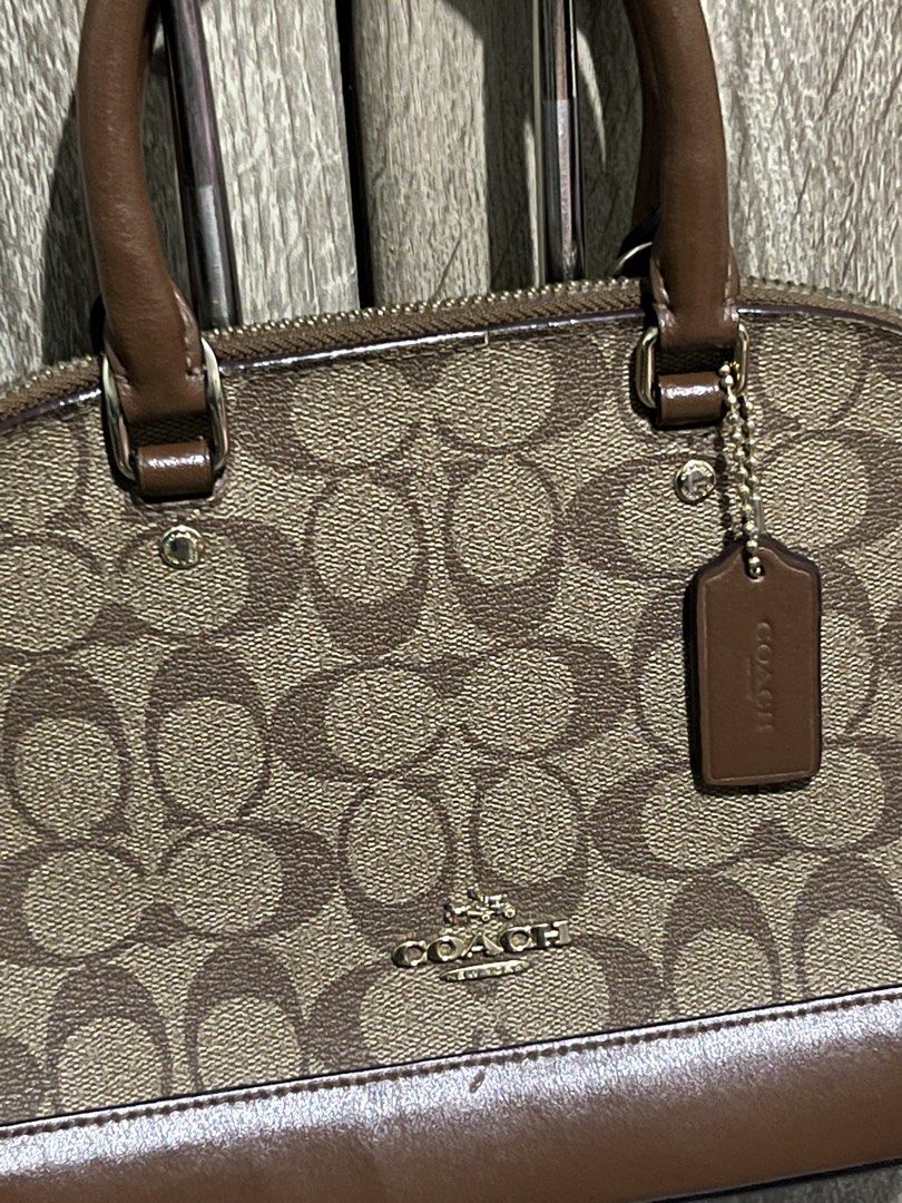 Coach Mini Sierra Satchel (AUTHENTIC) 🌸✨ (Category: Luxury Bags & Wallets) located in Marikina City. Submitted by lovelizylthrift (Listing ID 1447088818, Image 2). Description: Coach Mini Sierra Satchel (AUTHENTIC) 🌸✨ SELLING PRICE: 4350 LAST PRICE: 1,500.