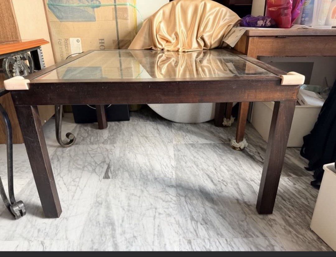 Coffee Table (Category: Tables & Sets) located in Singapore. Submitted by teresa222.dog (Listing ID 1447014289, Image 3). Description: .