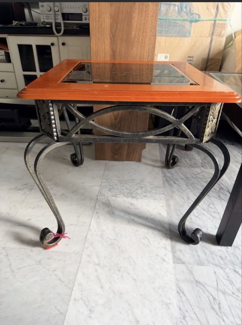 Coffee Table (Category: Tables & Sets) located in Singapore. Submitted by teresa222.dog (Listing ID 1447014289, Image 1). Description: .