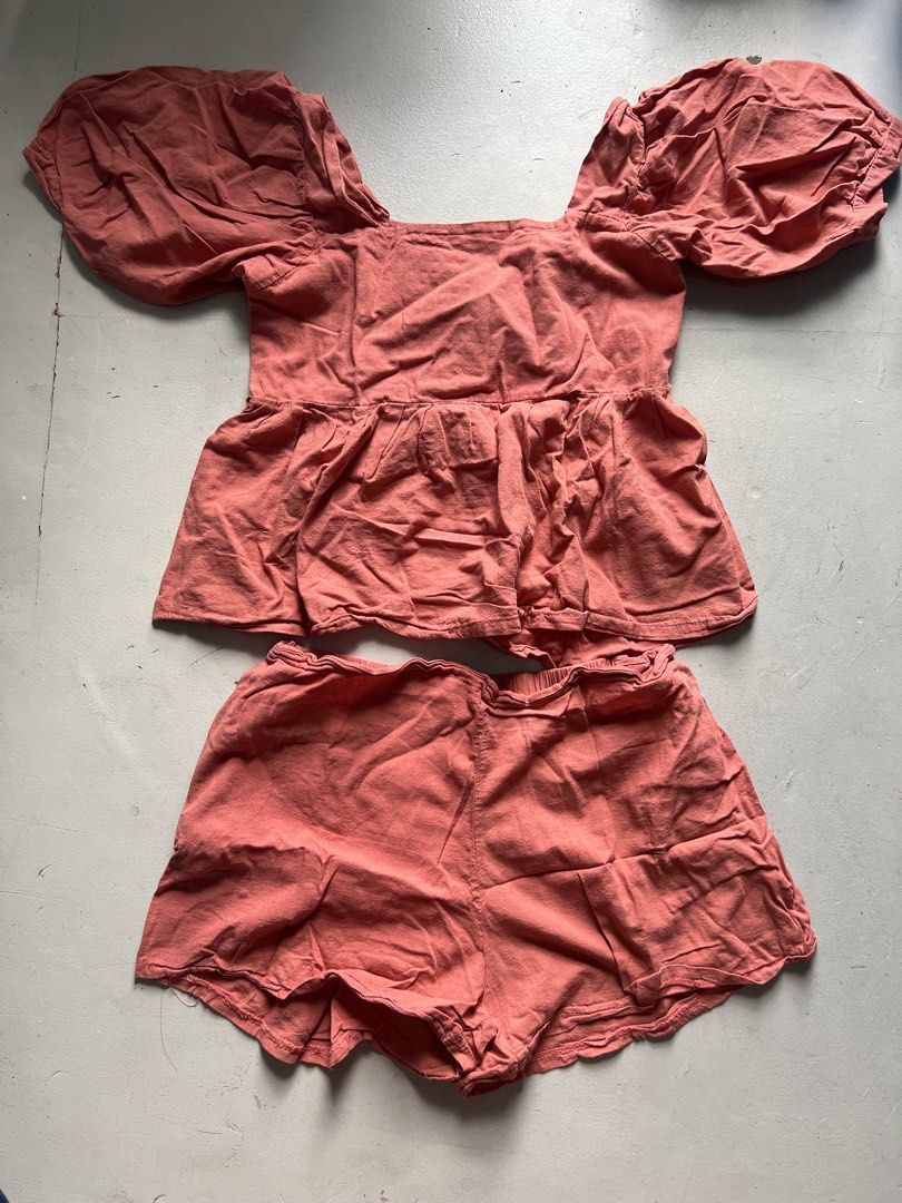Coordinates (Category: Sets or Coordinates) located in Quezon City. Submitted by mira_wears (Listing ID 1446916867, Image 1). Description: ₱90 per Coords Need lang plantsahin No issue Up to large size.
