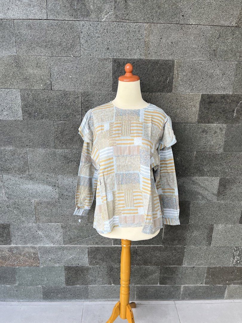 Cottonink x Kamiidea (Kategori: Atasan) berada di Semarang. Dikirim oleh prelovesai (ID iklan 1446928242, Gambar 3). Deskripsi: Kode decluttering Kirim dari semarang Minus 1 kancing hilang Size S LD98-100 P60.