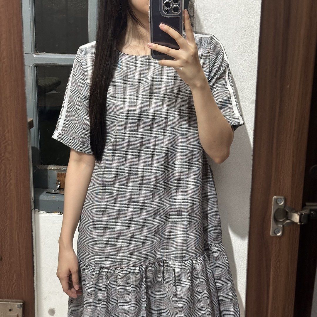 D8 - Chocochips Dress (Kategori: Gaun & Rok) berada di Balikpapan. Dikirim oleh anshelanda (ID iklan 1447015556, Gambar 1). Deskripsi: Used 1-2 times Detail size perkiraan Bust ±88cm Length ±88cm.