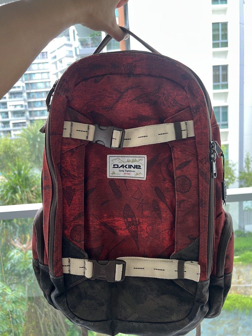 Backpack (Category: Backpacks) located in Singapore. Submitted by Riritart (Listing ID 1447021073, Image 1). Description: Looks like new now damage no nothing, used a few times when I was young for uni but didn’t like the colour so left it in storage.