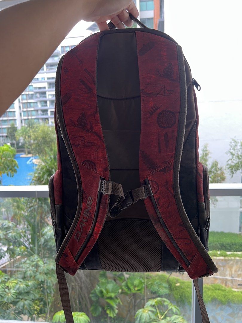 Backpack (Category: Backpacks) located in Singapore. Submitted by Riritart (Listing ID 1447021073, Image 3). Description: Looks like new now damage no nothing, used a few times when I was young for uni but didn’t like the colour so left it in storage.
