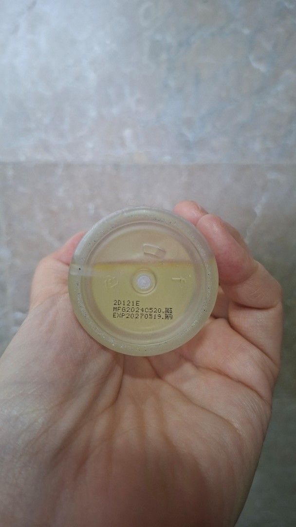 d'Alba Piedmont First Spray Serum 100ml (Category: Face Care) located in Manila. Submitted by grle8 (Listing ID 1446929029, Image 3). Description: d'Alba Piedmont First Spray Serum - 100ml bottle - Vegan formula - Boosts skin hydration and radiance - Achieves a dewy, glowing complexion - Convenient pump dispenser for easy application - Suitable for all skin types PreLoved still almost 90% left rfs: does not suit me price: 800 MOP Gcash SF buyer.