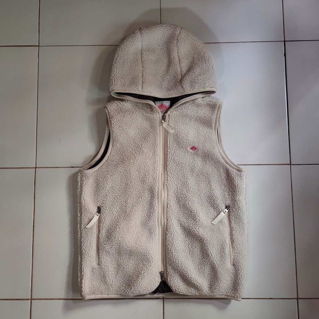 Danton Insulation Light Boa Hooded Vest (Category: Luxury Apparel) located in Antipolo. Submitted by capa_rison (Listing ID 1447043570, Image 1). Description: Reminder: **Colorrate: 100/100 **Condition rate: 90/100 "Well used condition" **Minor issue: Scratches **Very Presentable Category: Girls Outerwear Measurements: chest 20" waist 20" hem 18.5" shoulder 14" hoodie width 10" hoodie length 11" armhole 8.5" front length 21.5" back length 24.5 Co