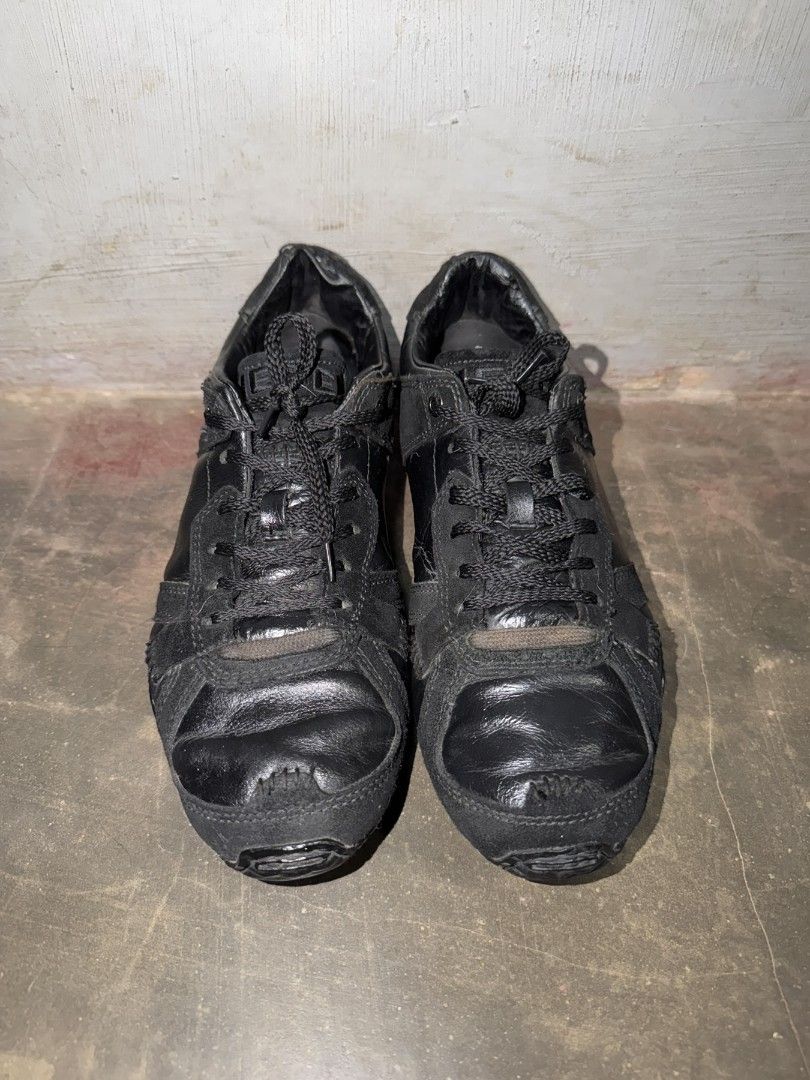 Diesel Black Leather Sneakers (Category: Casual Shoes) located in Calamba. Submitted by vnlaron (Listing ID 1447056755, Image 1). Description: Vintage Diesel Black Sneaker Size: Fits 7.5-8 US Men RFS: Too small.