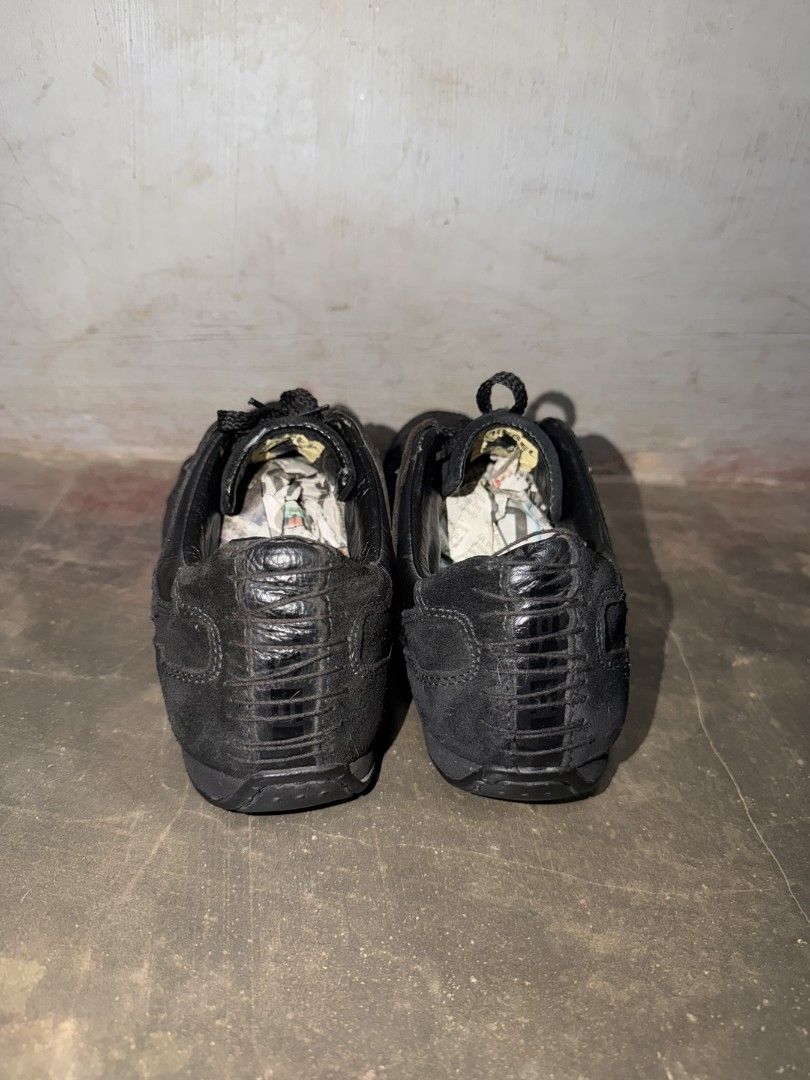 Diesel Black Leather Sneakers (Category: Casual Shoes) located in Calamba. Submitted by vnlaron (Listing ID 1447056755, Image 2). Description: Vintage Diesel Black Sneaker Size: Fits 7.5-8 US Men RFS: Too small.
