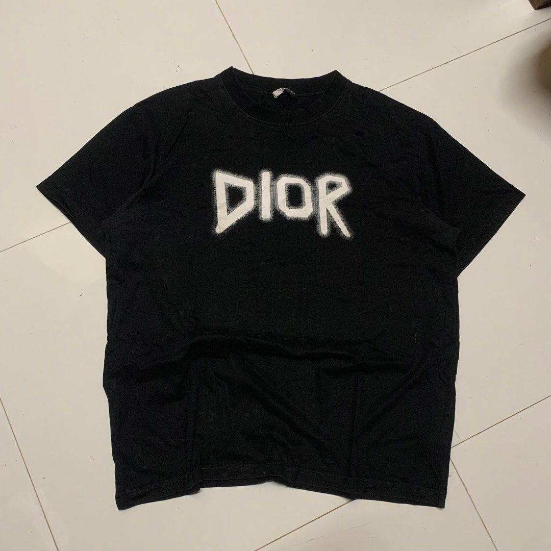 DIOR SPELL OUT TSHIRT (Category: Tshirts & Polo Shirts ) located in Andop. Submitted by junjun_watanabe (Listing ID 1447059811, Image 1). Description: dimes: 23x29 color rate: 9.5/10 condition: Excellent no issue L - XL.