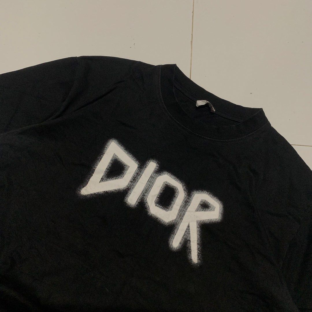 DIOR SPELL OUT TSHIRT (Category: Tshirts & Polo Shirts ) located in Andop. Submitted by junjun_watanabe (Listing ID 1447059811, Image 2). Description: dimes: 23x29 color rate: 9.5/10 condition: Excellent no issue L - XL.