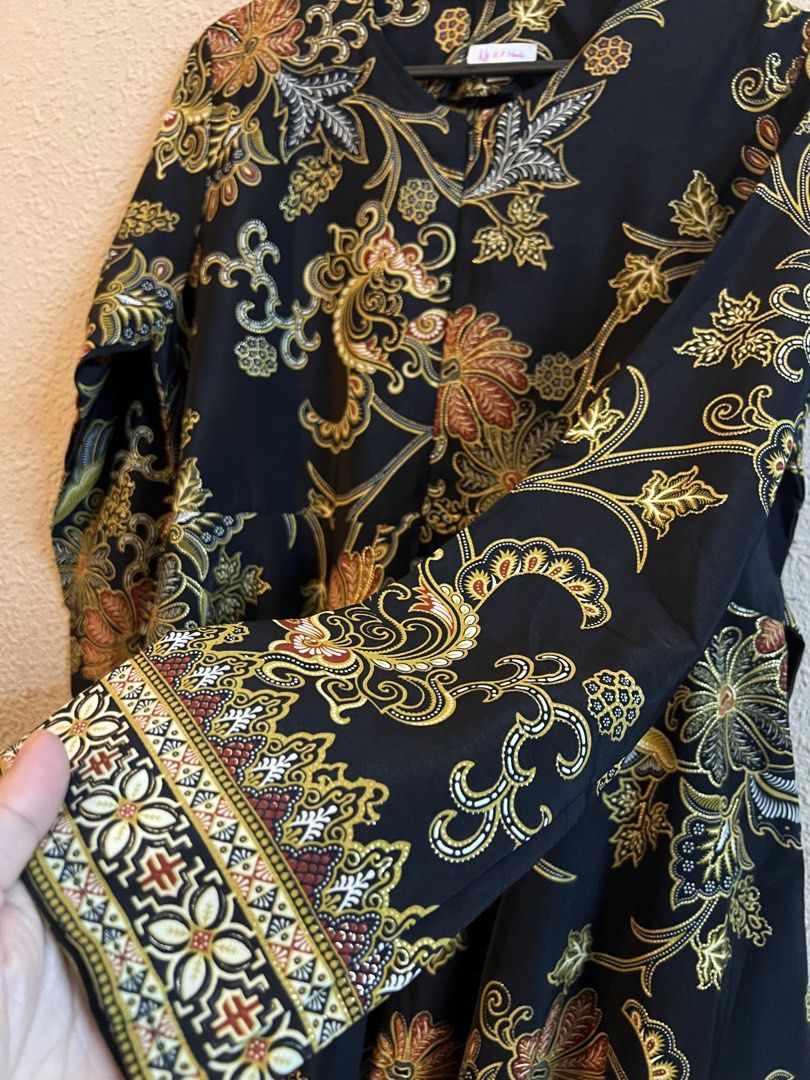 dolly batik (Category: Blouses) located in Georgetown. Submitted by aindania004 (Listing ID 1447050485, Image 3). Description: bahu 15 pit 20 labuh 29.