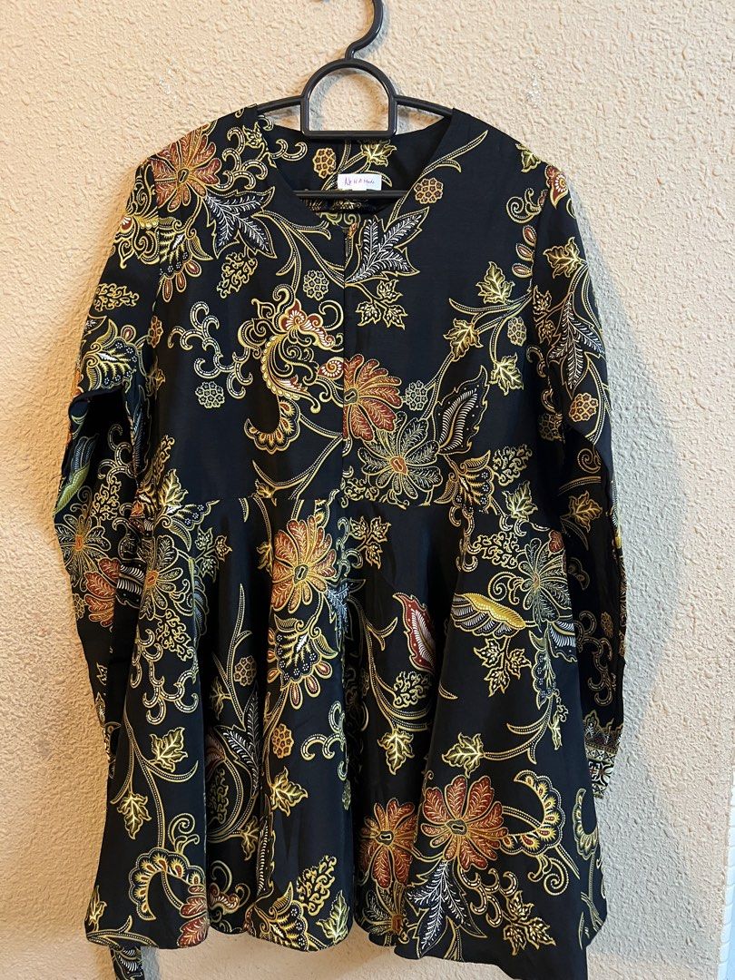dolly batik (Category: Blouses) located in Georgetown. Submitted by aindania004 (Listing ID 1447050485, Image 1). Description: bahu 15 pit 20 labuh 29.