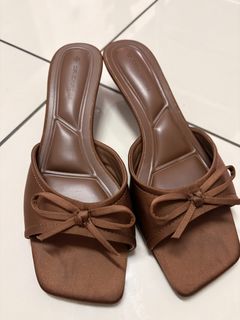(Category: ) located in . Submitted by prelovedbyizzulaika (Listing ID 1446936617, Image 1). Description: .