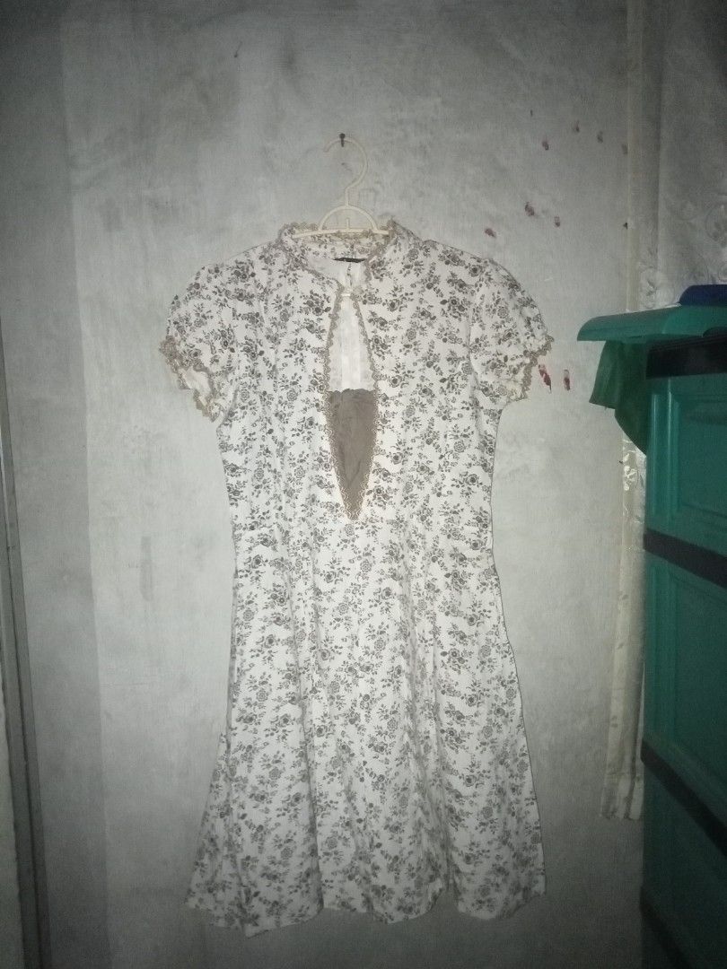 dres bunga vintage (Kategori: Gaun & Rok) berada di Jakarta Pusat. Dikirim oleh 3girl_aynadi (ID iklan 1447075331, Gambar 2). Deskripsi: dres bunga coklat cakeppp bangettt TB 159 panjangnya sedengkul lewat.
