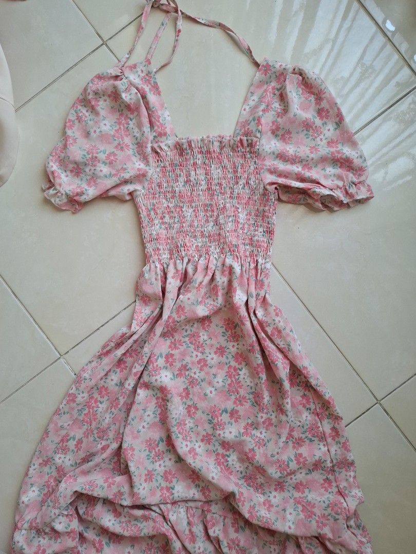 dress pantai pink floral (Kategori: Gaun & Rok) berada di Jakarta Pusat. Dikirim oleh nanabee77 (ID iklan 1447084918, Gambar 1). Deskripsi: bisa split oren yaa 🍊 silahkan tanya-tanyaaa!.