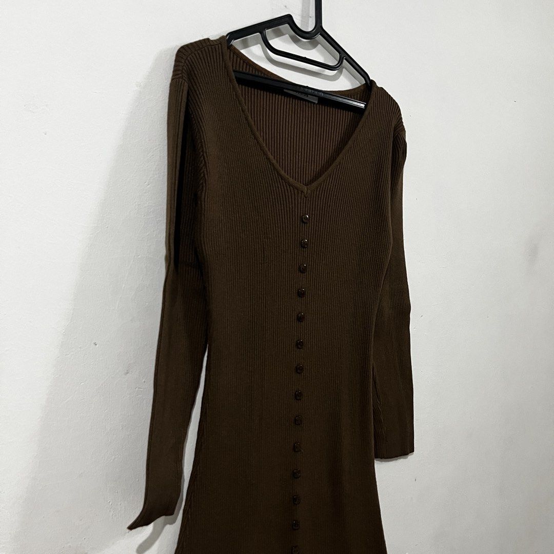 ECINOS Natasha Dress Maxi (Kategori: Gaun & Rok) berada di Jakarta Utara. Dikirim oleh all.collection.gum (ID iklan 1447086305, Gambar 3). Deskripsi: NETT NO NEGO, UDAH MURAH BANGET preloved pemakaian pribadi no deffect LD 95-125cm P 75cm 🍑OREN BY REQ 18% [take min 6pcs ADM 12%].
