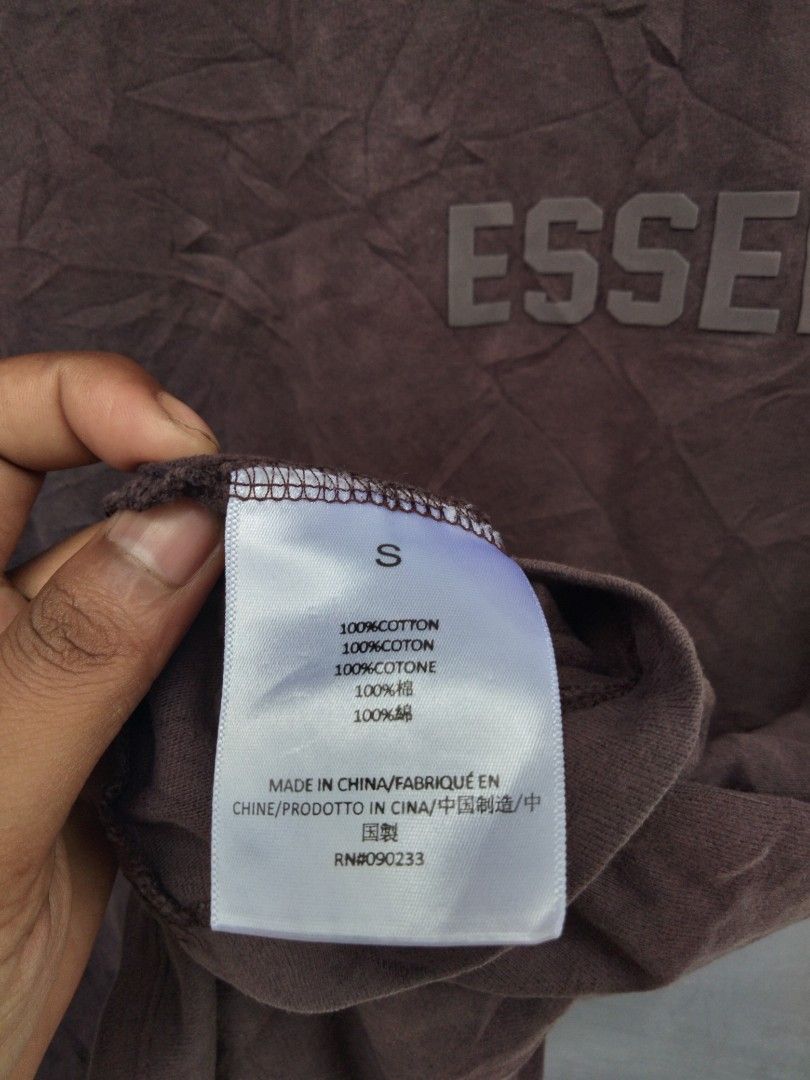 Essentials (Kategori: Atasan) berada di Medan. Dikirim oleh thrift_kotakita (ID iklan 1446987529, Gambar 3). Deskripsi: essentials L 120 P 68 No return no refund.