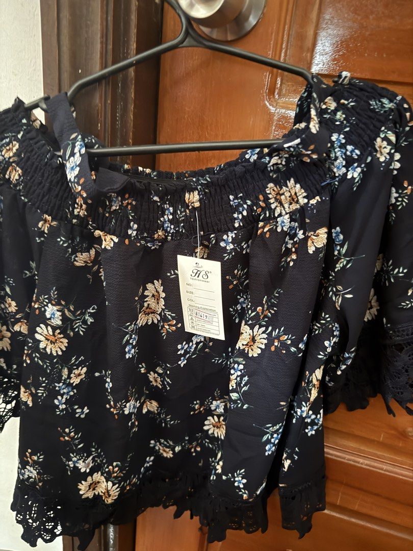 Floral Off shoulder with strap crop top (Category: Blouses) located in Manila. Submitted by bondea (Listing ID 1446961348, Image 1). Description: BNWT Crop top .
