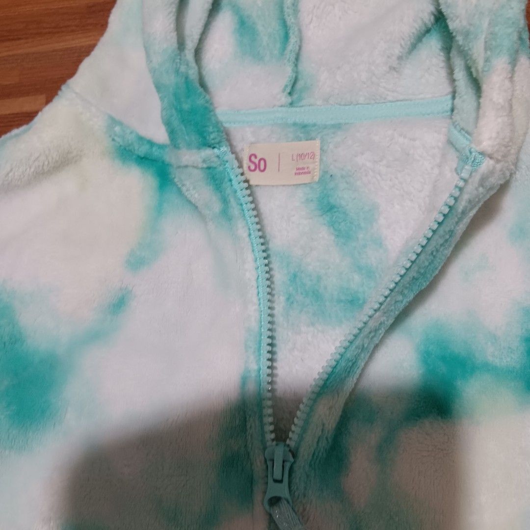 Fluffy hoody jacket (Category: Babies & Kids Fashion) located in Binangonan. Submitted by darlen21 (Listing ID 1447069532, Image 3). Description: .