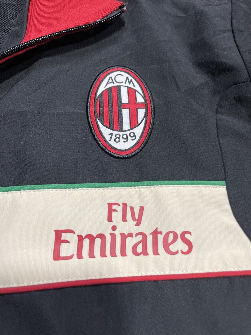 Fly Emirates Football Training Jackets (Category: Coats, Jackets and Outerwear) located in La Trinidad. Submitted by outfit_chic.101 (Listing ID 1447079966, Image 2). Description: .