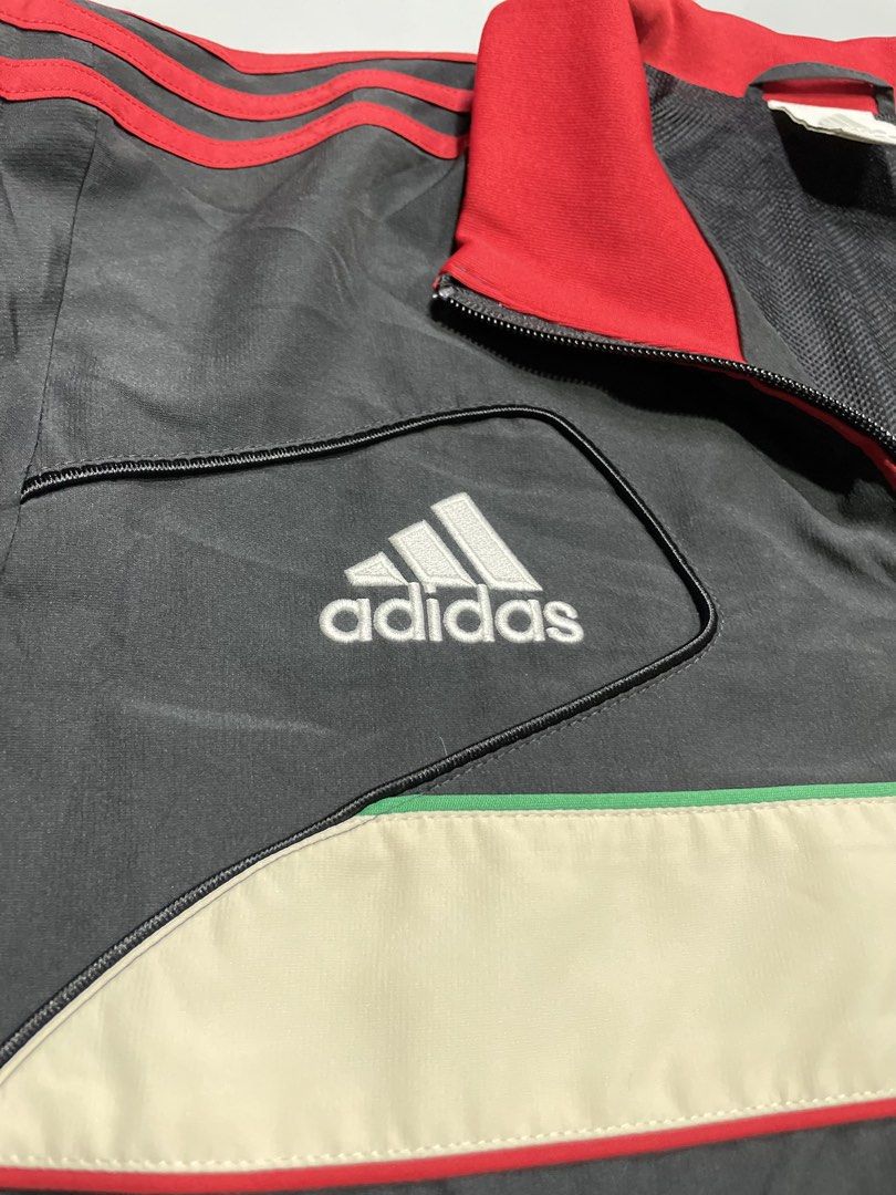 Fly Emirates Football Training Jackets (Category: Coats, Jackets and Outerwear) located in La Trinidad. Submitted by outfit_chic.101 (Listing ID 1447079966, Image 3). Description: .