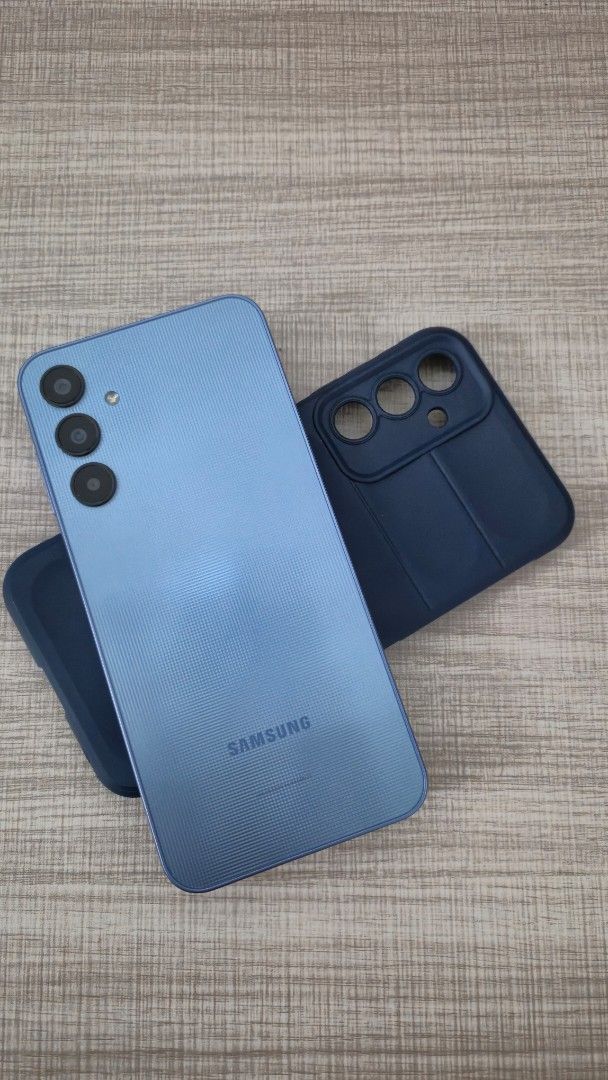 For SALE Samsung A25 5G (Category: Samsung) located in Mandaluyong City. Submitted by sjsnacktimedeliciosa.17 (Listing ID 1447005237, Image 2). Description: CategorySpecification Details Display 6.5-inch FHD+ Super AMOLED, 120Hz refresh rate, 1,000 nits peak brightness ProcessorSamsung Exynos 1280 (5nm, Octa-core up to 2.4 GHz) Memory (RAM)6GB or 8GB (Region dependent) Storage128GB or 256GB (Expandable up to 1TB via microSD) Camera Rear Camera50 