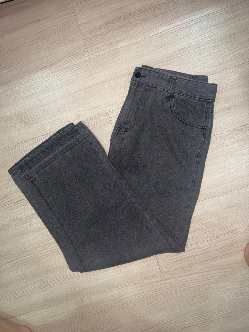 Grey Wide Leg Jeans (Category: Jeans) located in Pasay City. Submitted by enchonge (Listing ID 1447054186, Image 2). Description: - Grey wide leg jeans - Classic five-pocket style - Button and zip closure - Comfortable denim fabric - Ideal for casual outfits - Measurements available in the first photo.