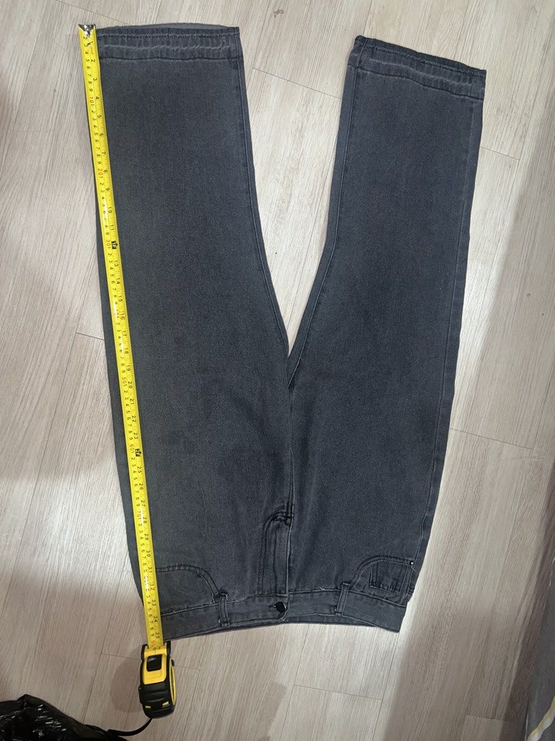 Grey Wide Leg Jeans (Category: Jeans) located in Pasay City. Submitted by enchonge (Listing ID 1447054186, Image 1). Description: - Grey wide leg jeans - Classic five-pocket style - Button and zip closure - Comfortable denim fabric - Ideal for casual outfits - Measurements available in the first photo.