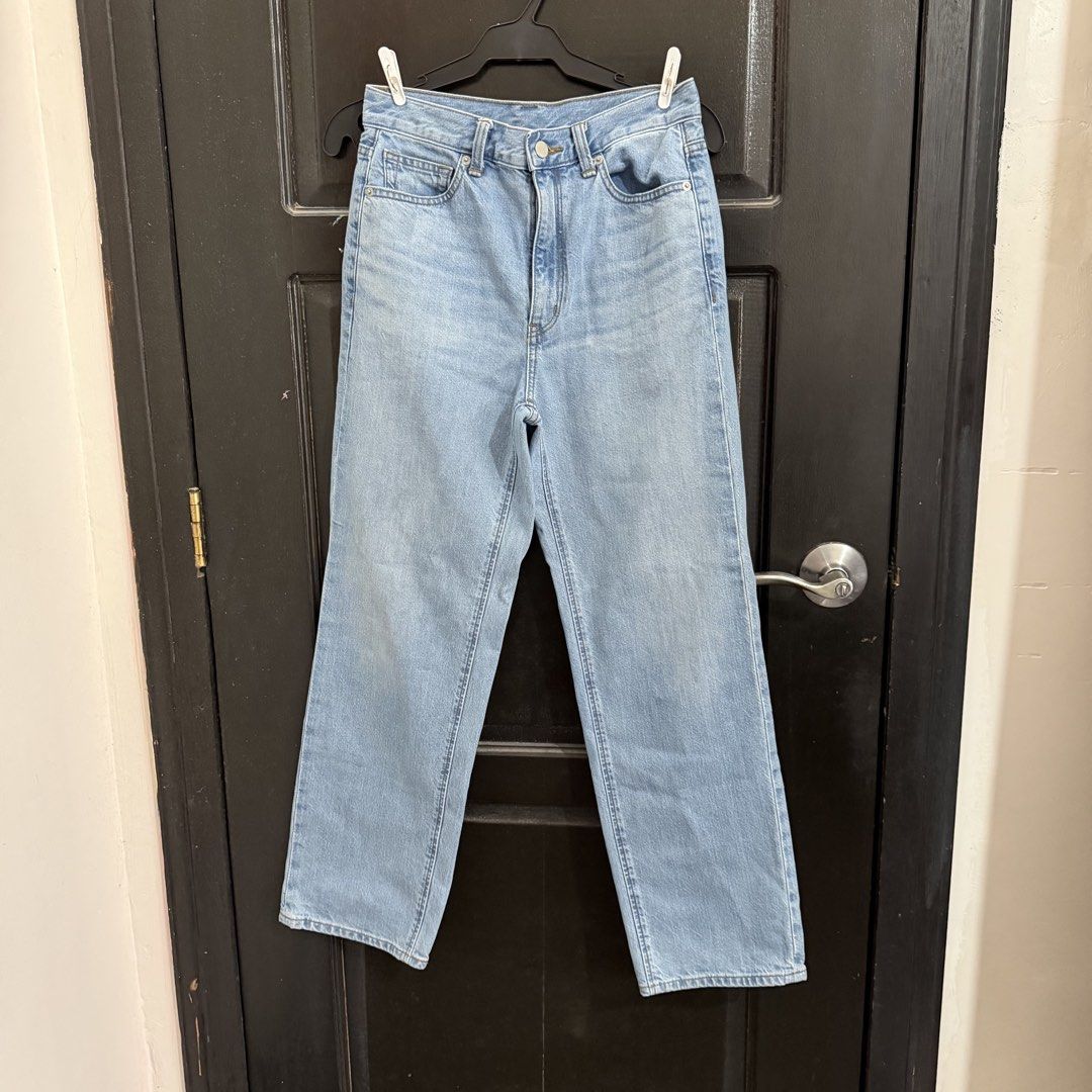 GU Light Wash Straight Leg Jeans (Category: Jeans) located in Quezon City. Submitted by l.illac (Listing ID 1445462107, Image 1). Description: 📣 LISTED PRICE IS LAST PRICE 📣 - Length: 39” - In excellent condition.