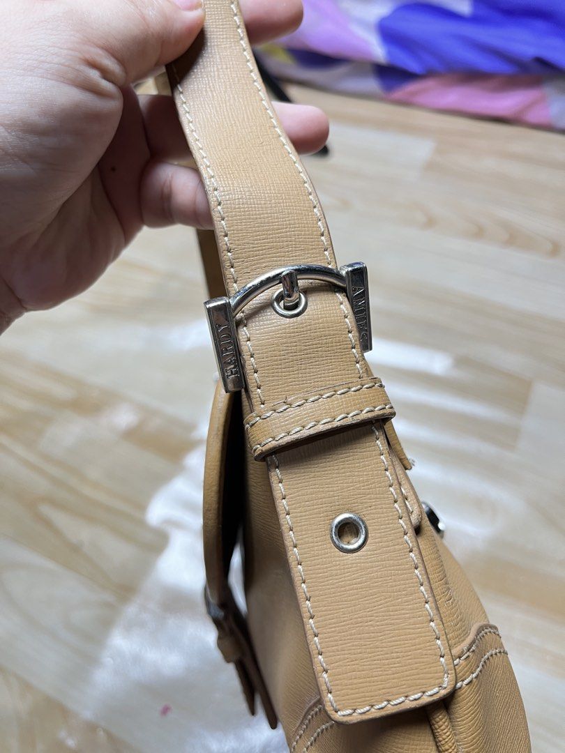 Hardy amies kili bag (Category: Purses & Pouches) located in Nabua. Submitted by siri14 (Listing ID 1447027884, Image 3). Description: Handry amies london kili bag With signs of usage.