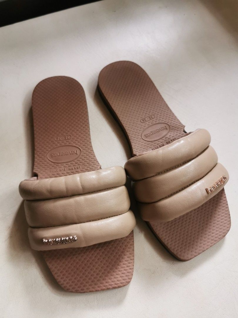 Havaianas Padded Slides Sandals Beige (Category: Flats & Sandals) located in Quezon City. Submitted by dcltrrr8 (Listing ID 1446963564, Image 2). Description: Date of purchase: March 2026 Original and sold out design. Used only for 1 weekend. No issues. No more box and inclusions. Bought for ₱ 2,200 Size 6 US (23-23.5cm) RFS : I don't reach for it any more .
